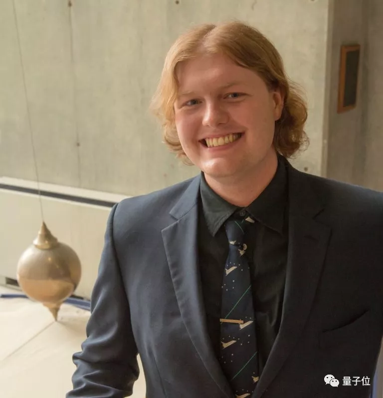 超导体|首个室温超导体问世，为了发现它，科学家用废了几十颗钻石｜Nature