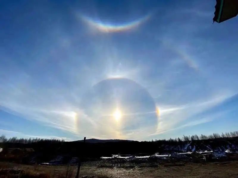 奇观日晕环天顶弧齐现北极漠河