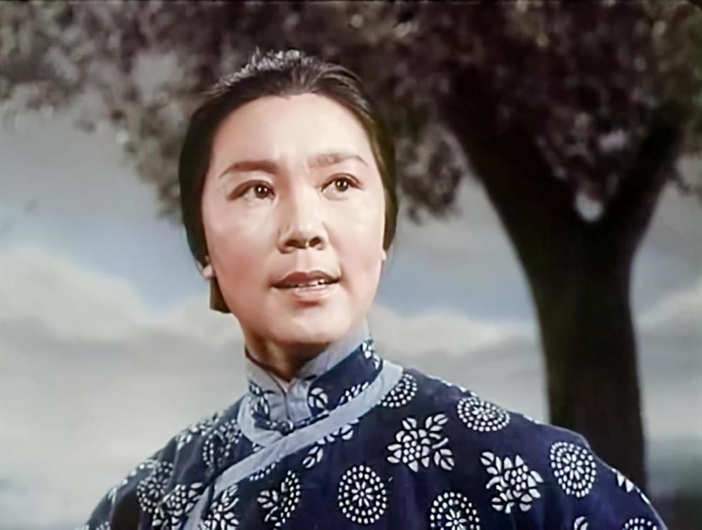 "阿庆嫂"洪雪飞:为2000元命丧新疆,丈夫怀念方式让人泪目_腾讯新闻