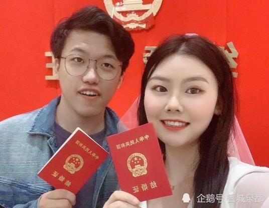 90后同名同姓情侣领证结婚-WordPress极简博客