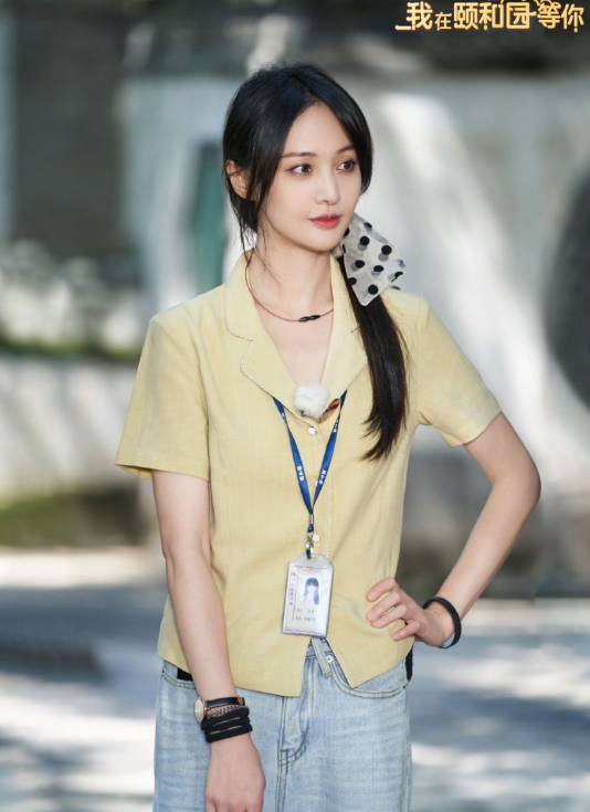 此次郑爽借助着《1921》这部影片正式开启拍戏旅程,希望郑爽未来能接