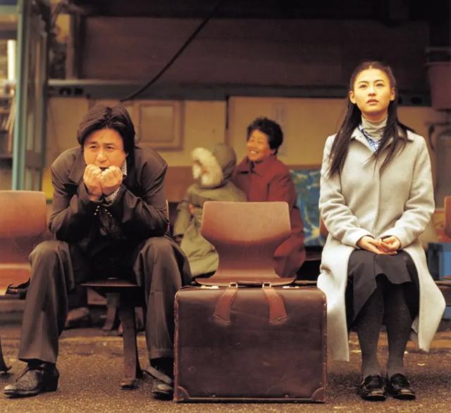 张柏芝|40岁张柏芝近照曝光！穿黑色皮衣大秀身材，再现河东狮吼经典台词