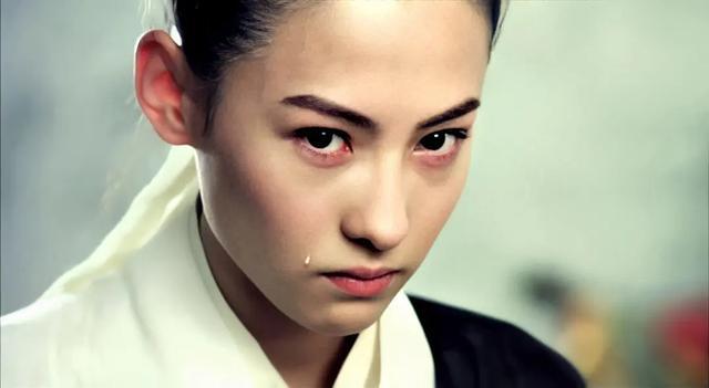 张柏芝|40岁张柏芝近照曝光！穿黑色皮衣大秀身材，再现河东狮吼经典台词