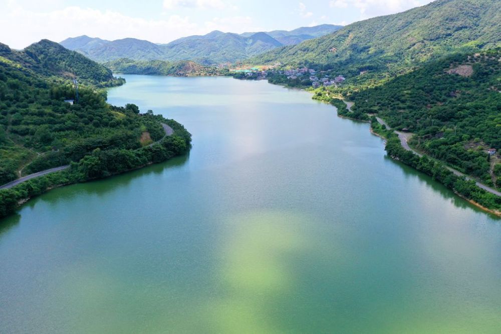 餘姚市內的水庫還有雙溪口水庫,陸埠水庫,梁輝水庫,四明湖水庫,牟山湖