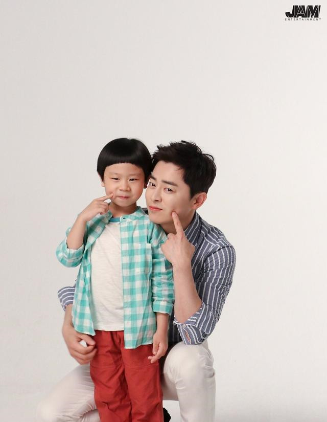 在《机智医生生活》中饰演父子的曹政奭和金俊,这次