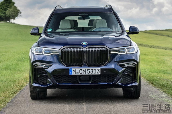 2021款宝马x7昨日上市售价区间1001648万元