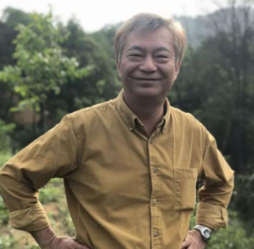 走进香港老戏骨廖伟雄的家在定居罗定20年不当明星做农民了