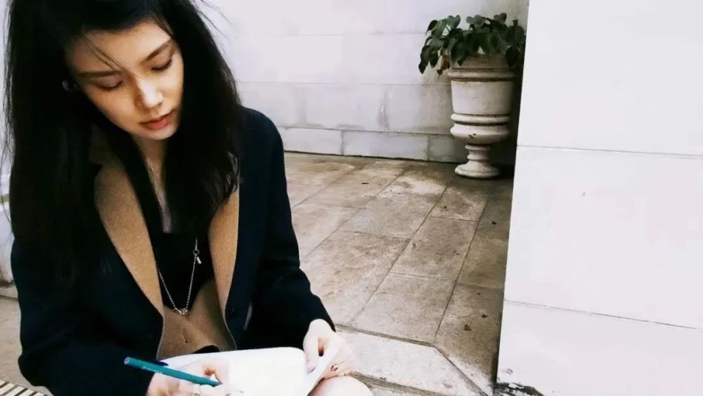 落幕的叙事|洪水围困的舞台，那场关于“落幕的叙事”