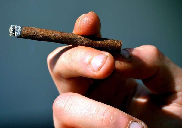 血管|血液粘稠的人，身体会有这3个表现，如果没有出现说明血液还算通畅