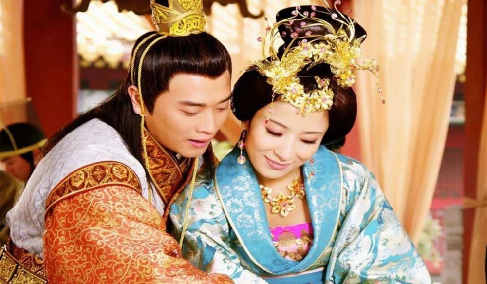 人民币|成化三秋杯估价10亿美元，合算人民币约70亿，这估价夸张吗？