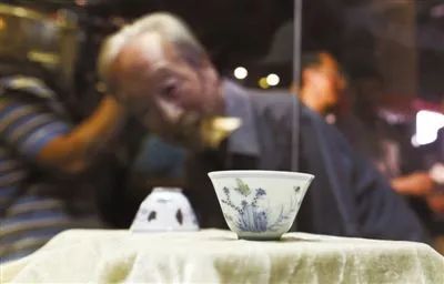 人民币|成化三秋杯估价10亿美元，合算人民币约70亿，这估价夸张吗？