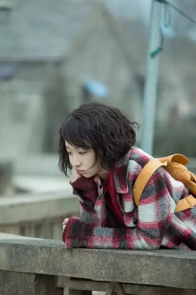周冬雨又有新电影偏爱叛逆女孩影后成长之路不再依靠清纯角色