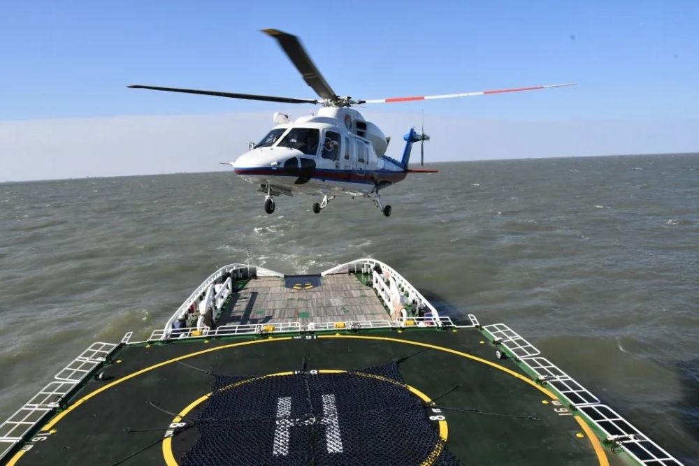 东海救助局圆满完成2020年第二次船载直升机海上训练任务