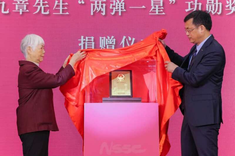 赵理曾说,上个世纪五十年代末,苏联和美国的人造卫星相继发射.