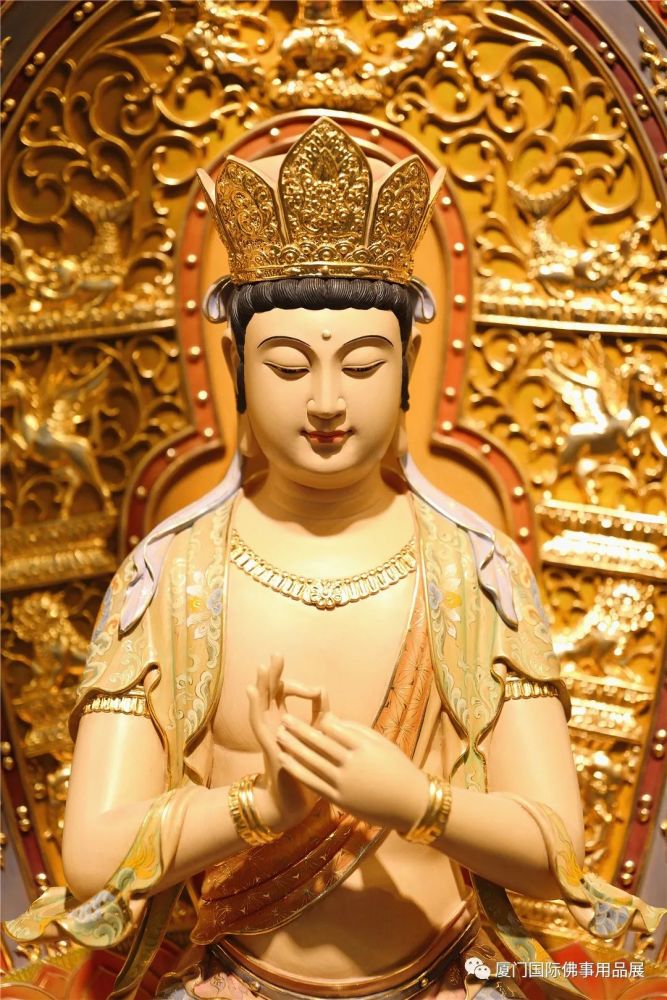 形态各异,材质有别的佛像 庄严慈祥,优美宁静