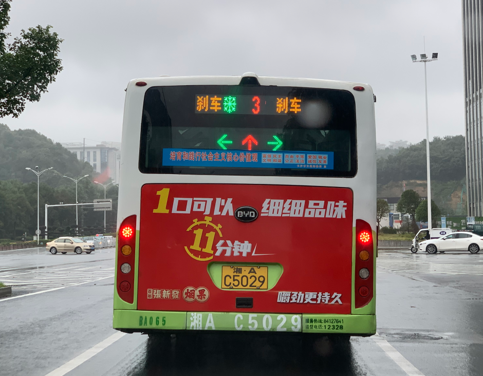 长沙这些公交车太酷了,还可以"截短红灯,延长绿灯",这是怎么做到的?