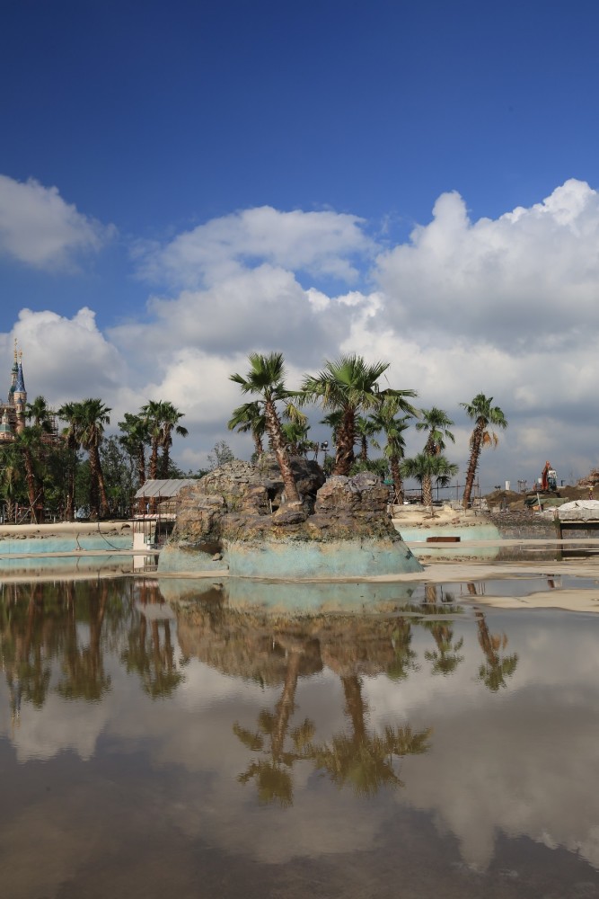 劳模创新工作室|劳模创新工作室环球影城“造景”，来看水泥砂浆如何变城堡恐龙