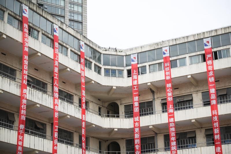 上海一小学18天平移61.7米
