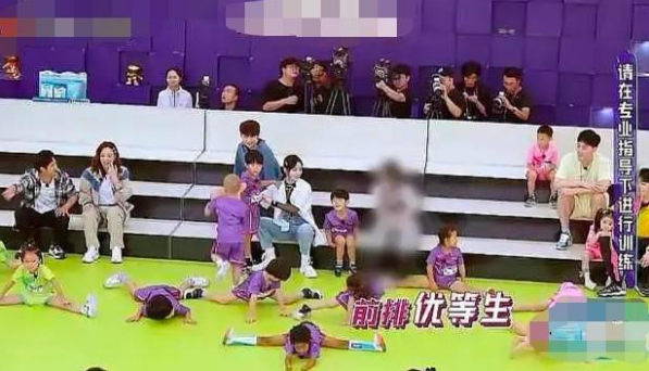 女团|糊了？当红女团成员上综艺，被全程打码