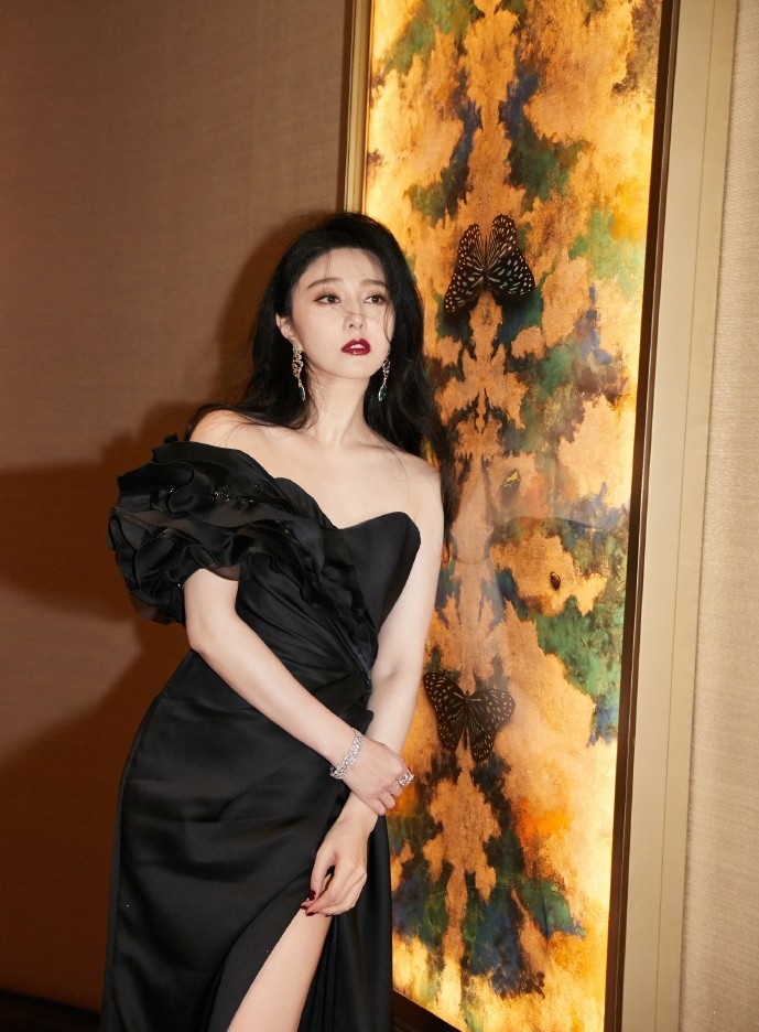 范冰冰|又被封杀了？范冰冰刚高调复出，相关话题就因违规被禁