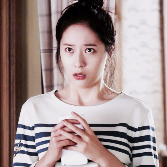 郑秀晶新剧发布会造型惊艳网友不愧是颜值界的扛把子