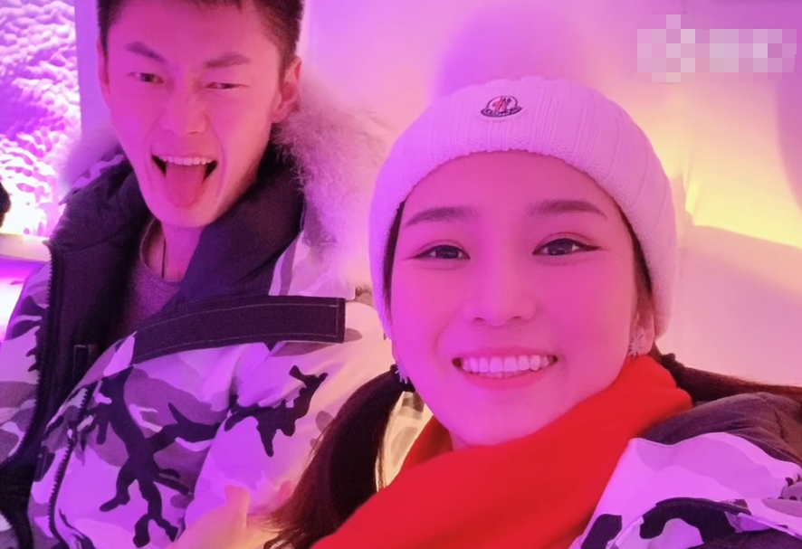 据悉张培萌与张漠寒属于闪婚,去年5月20日张培萌向张