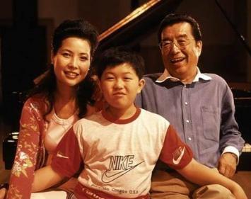 李双江|大儿子前妻抚养成才，小儿子夫妻溺爱犯事，81岁李双江仍为其拼命赚钱