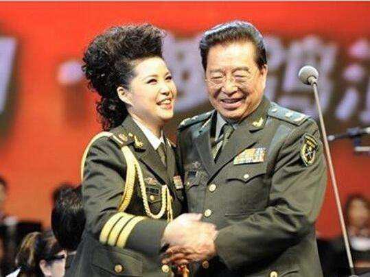 李双江|大儿子前妻抚养成才，小儿子夫妻溺爱犯事，81岁李双江仍为其拼命赚钱