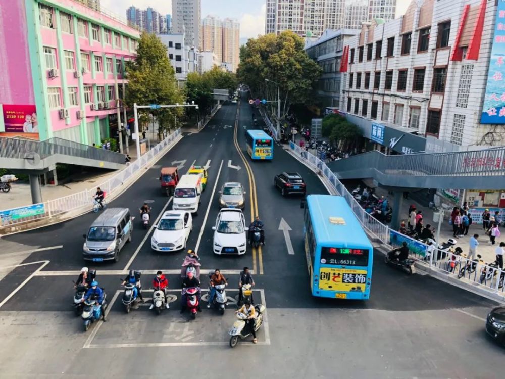 今年3月,咱们大理人民盼望已久的两座人行天桥——下关四小人行天桥