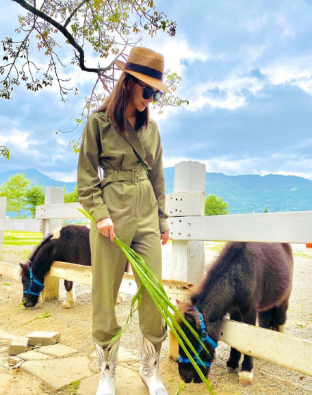 昆凌|侯佩岑“美图共享”大方回应昆凌撞图后，昆凌疑再表态，表情不屑