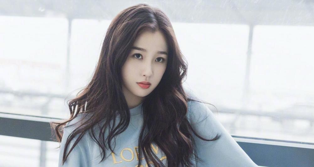 金鹰女神|刚获封金鹰女神就被锤，主办方一点面子没给宋茜留