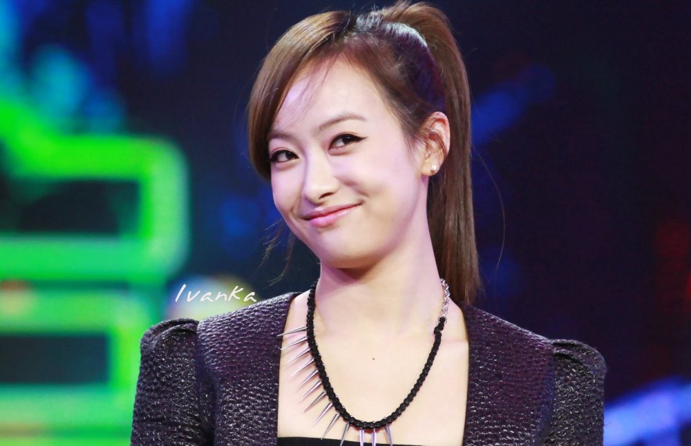 金鹰女神|刚获封金鹰女神就被锤，主办方一点面子没给宋茜留