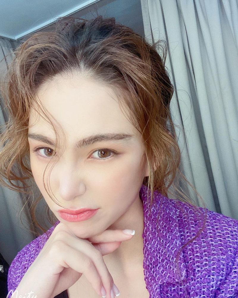 侯佩岑|侯佩岑回应与昆凌撞图后，再点赞维护昆凌言论，昆凌晒美图疑故意挑衅