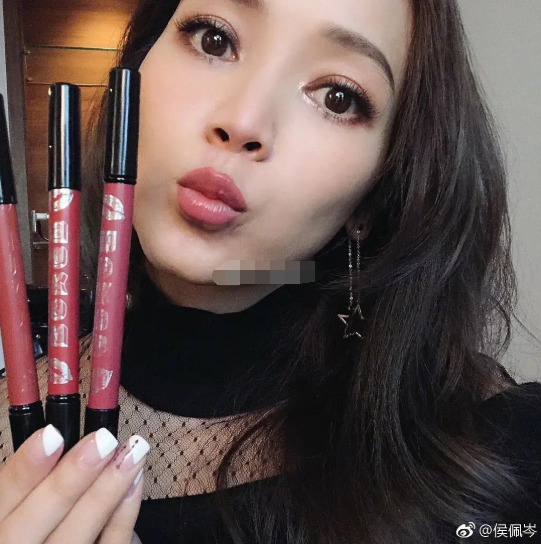 侯佩岑|侯佩岑回应与昆凌撞图后，再点赞维护昆凌言论，昆凌晒美图疑故意挑衅