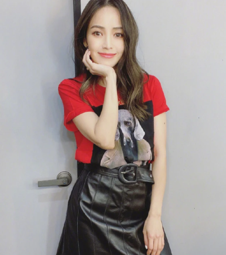 昆凌|昆凌更新表情疑暗示侯佩岑闭嘴，周杰伦力挺娇妻，侯佩岑再做回应