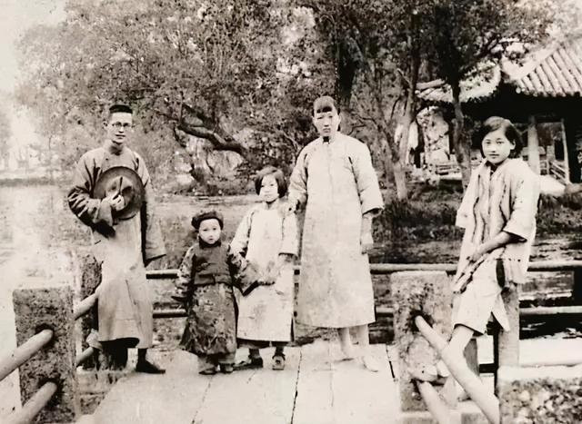 木心|写下了《从前慢》的木心，半生流离，暮年却站在了舆论的风口