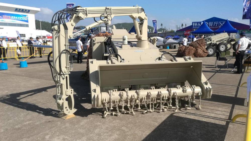 龙马2号无人越野车亮相军演,由民营企业研制,是军民融合新典范