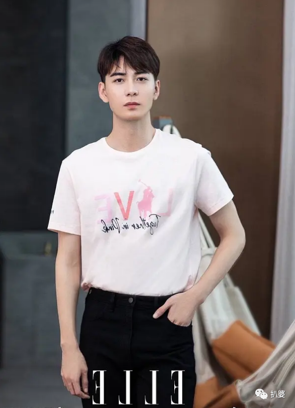 粉丝|一年之内，他的粉丝塌了两回房……