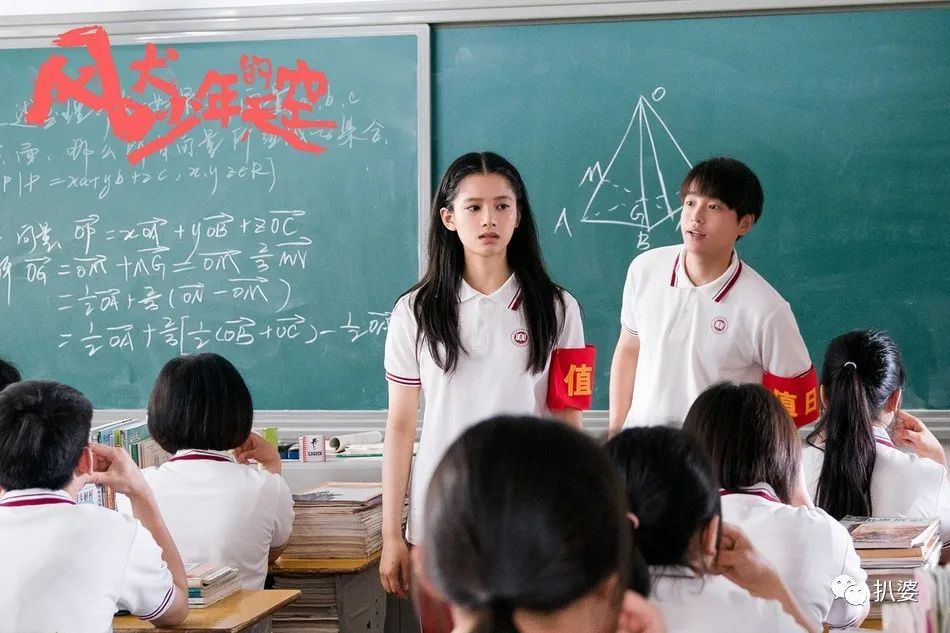 粉丝|一年之内，他的粉丝塌了两回房……