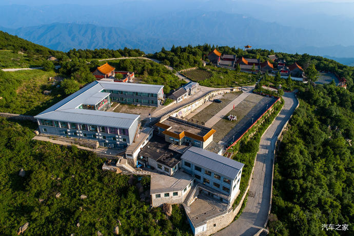 高山草甸|北京第三高峰百花山，夏日清凉世界，高山林海花园