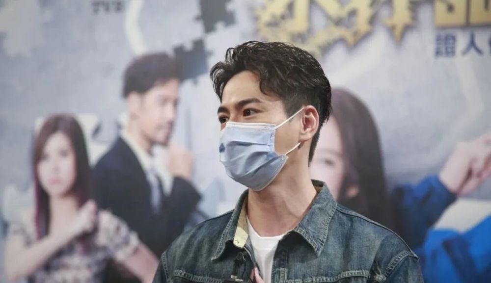 便现身电视城出席剧集的宣传活动,见到大家都安全第一戴齐口罩上阵,但