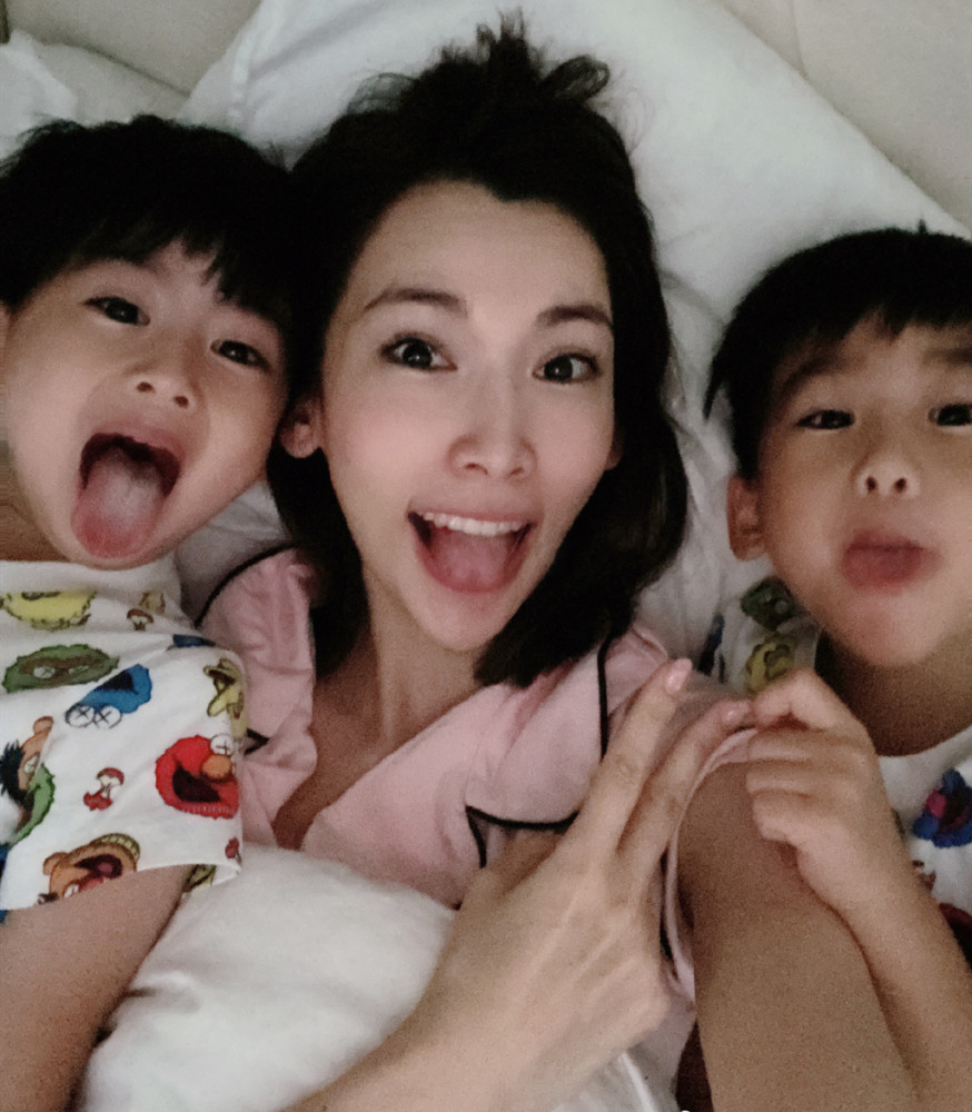 林志颖|陈若仪晒全家福为老公庆生，身高被儿子直追，46岁林志颖仍少年