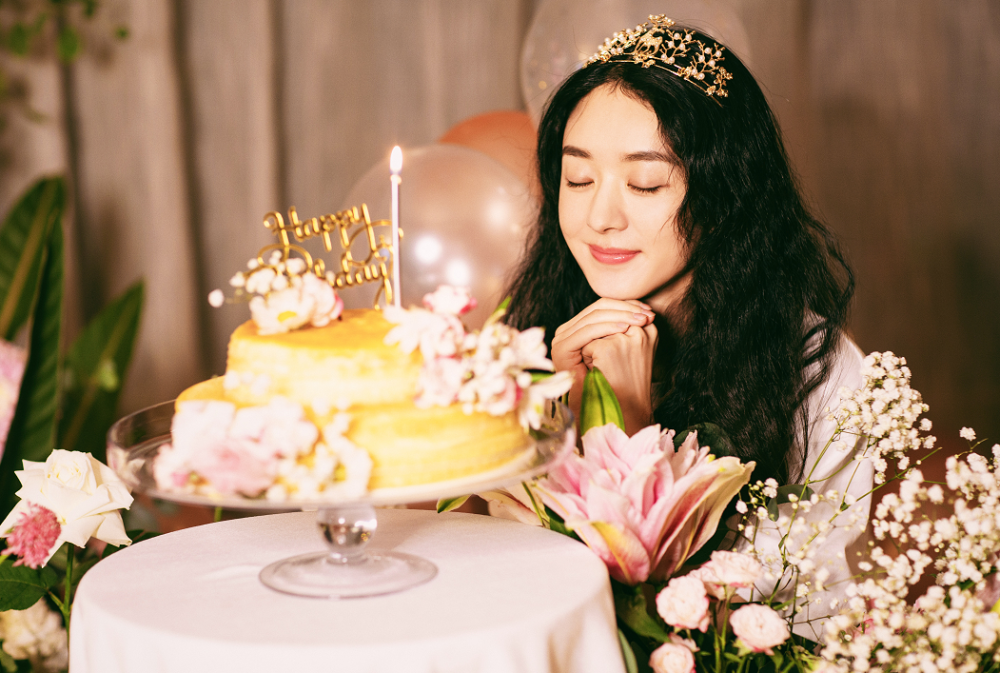 冯绍峰为33岁赵丽颖庆生,生日祝福瞬间被网友淹没