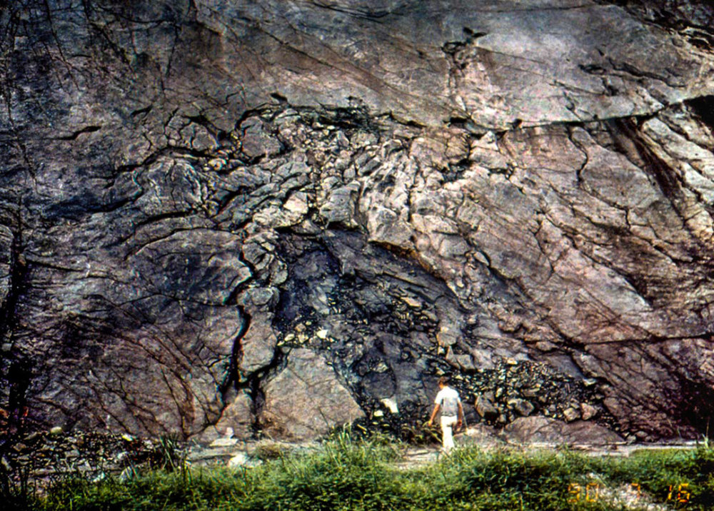 奥克洛核反应堆|如果发现20亿年前不该有的东西，人类要警惕吗？