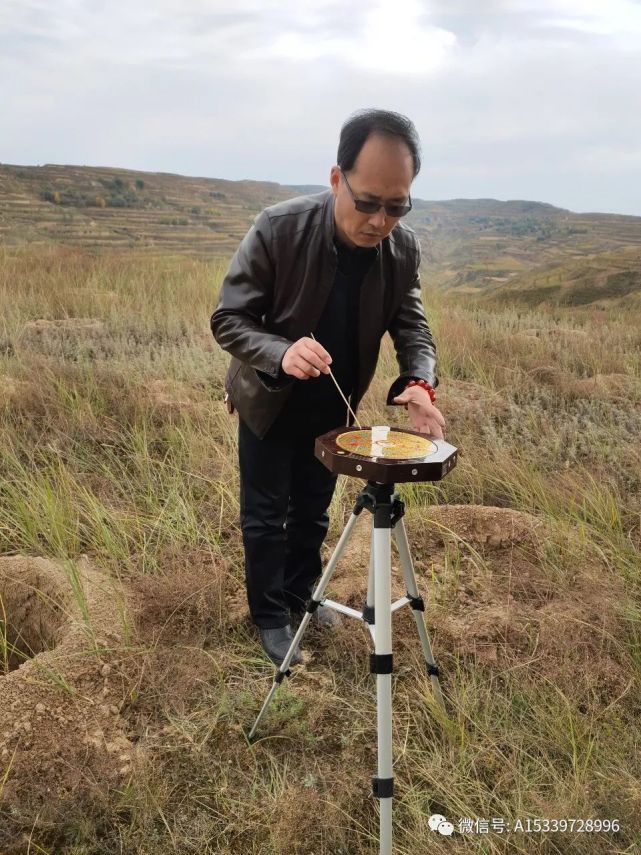 地盘正针一百二十分金,以8面带激光射线专用综合罗盘为例讲解