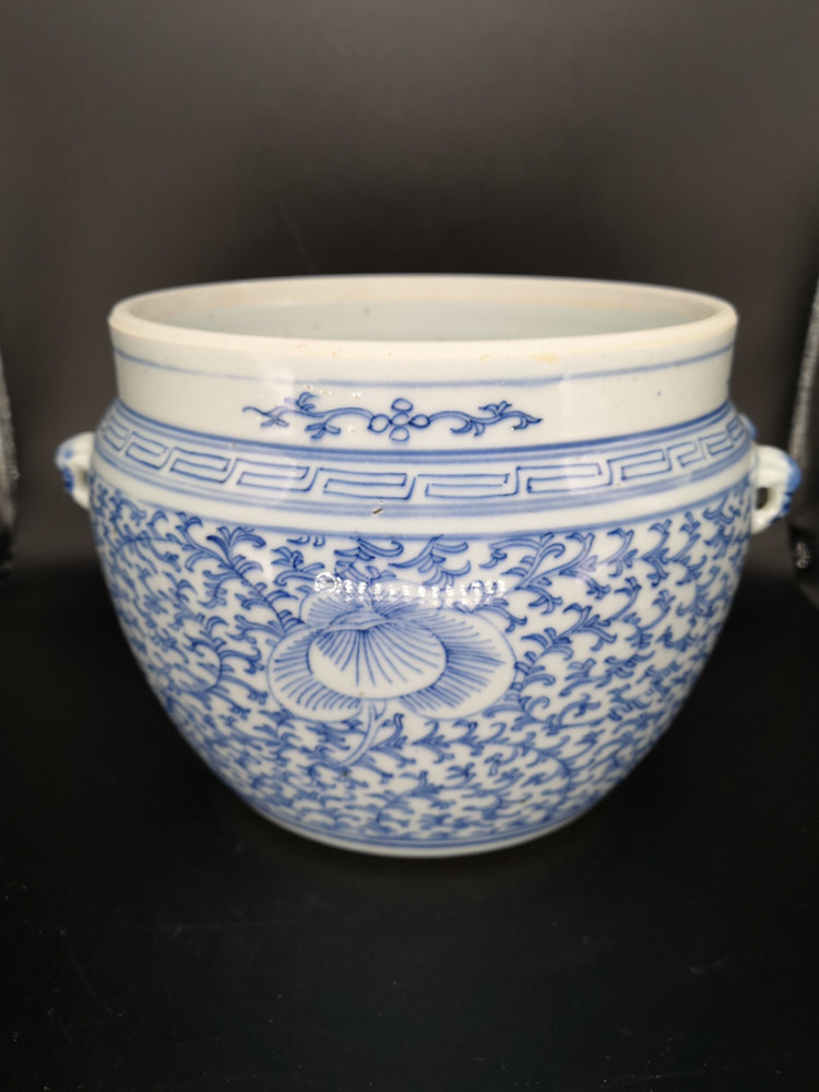 清嘉庆青花缠枝莲四系兽头粥罐