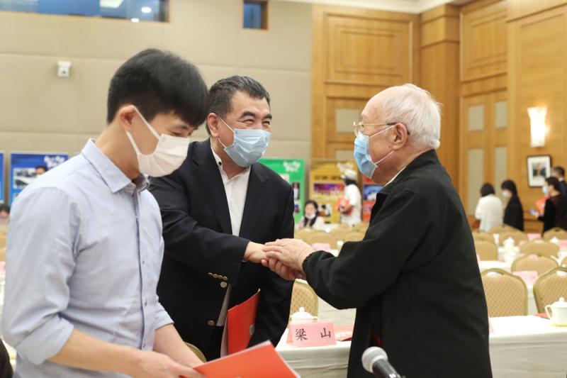 浙江省戏剧家协会|海上文艺大咖云集，上海文联成立70周年座谈会都来了谁？