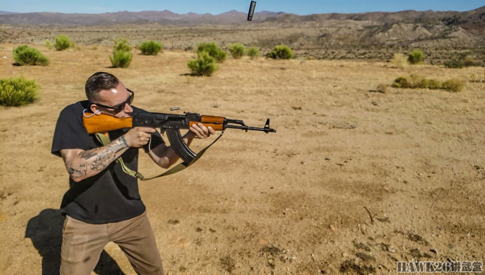 美国"大沙地"枪迷盛会受疫情影响停摆一年 坦克榴弹炮都是常客