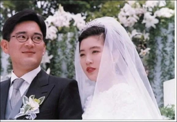 李富真|真正的白富美在干嘛？跟亲兄弟抢家产