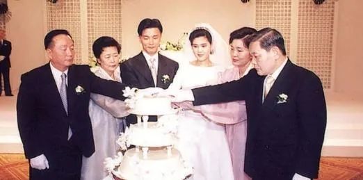 李富真|真正的白富美在干嘛？跟亲兄弟抢家产